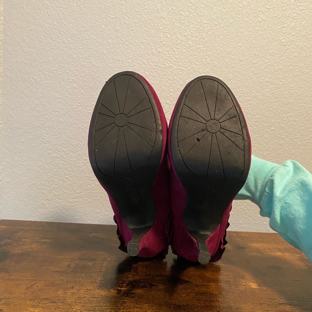 Pink Ruffle Heels Size 7.5 - Picture 9 of 10